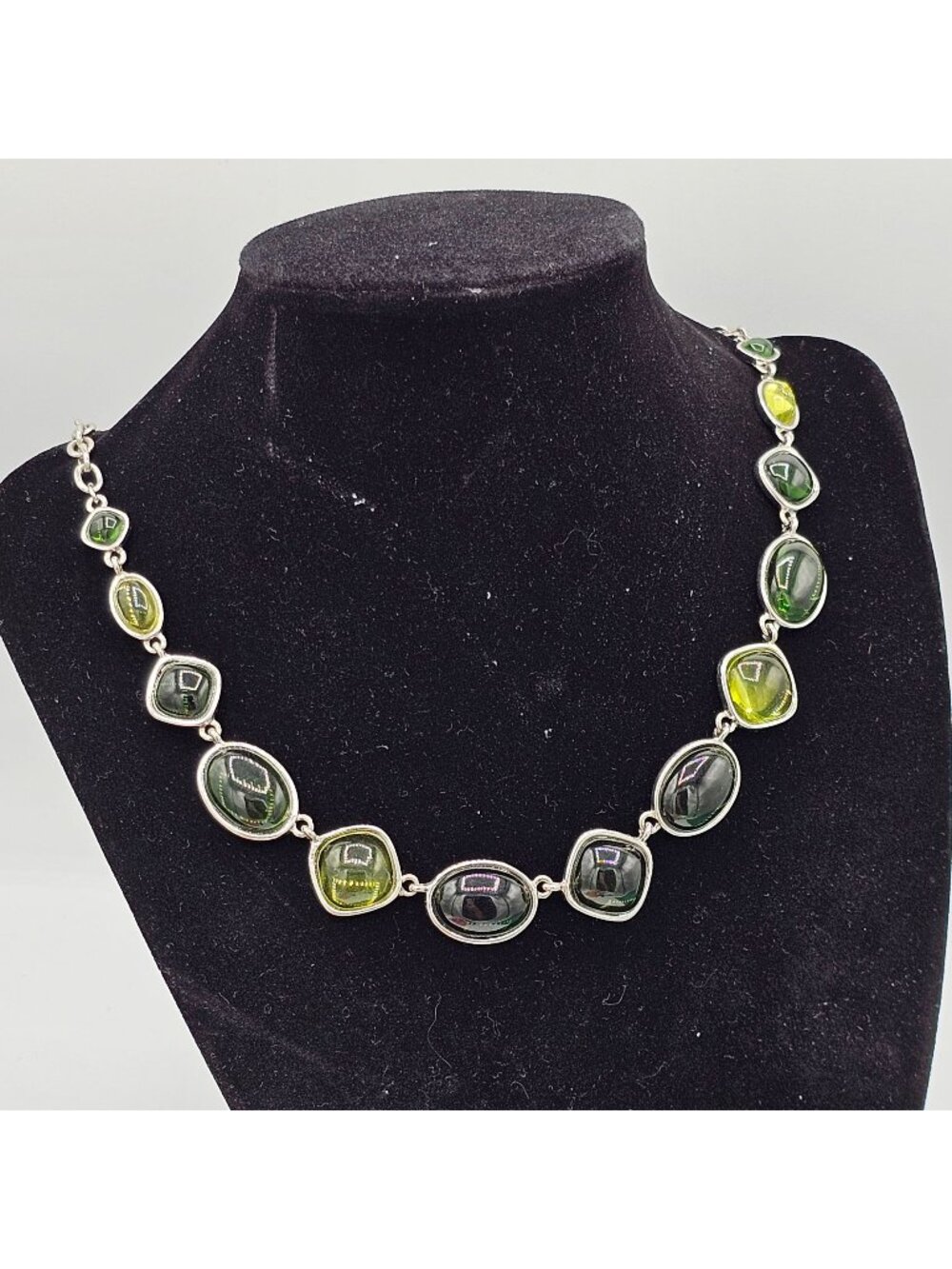 (44) Napier Vintage Silver-tone Iridescent Translucent Green Stone Necklace